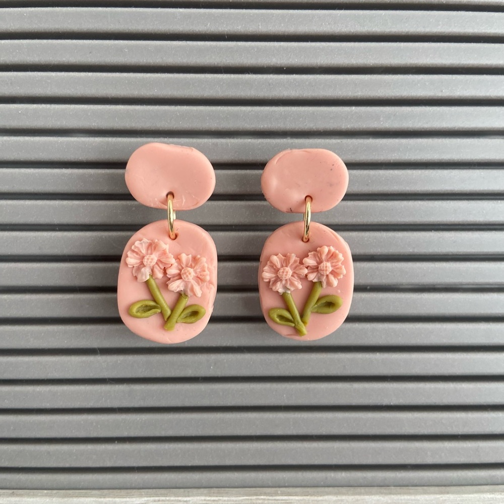 Handmade floral earrings by Lilly’s Lovelies.